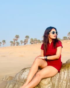 Ananya Nagalla : అనన్య నాగళ్ల బీచ్ లుక్స్.. ఈ భామ హెల్త్​కి చాలా డేంజర్​ అంటోన్న ఫ్యాన్