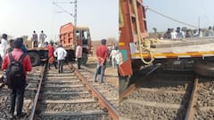 धक्कादायक! तपोवन एक्सप्रेससमोर ट्रक आडवा; लोको पायलटने शहाणपणा दाखवला, दुर्घटना टळली