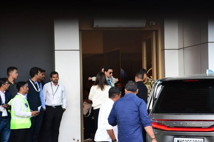 Raha Reaches for Mom: Alia and Ranbir’s Reaction: Alia smiled as Raha called out for her while Ranbir was with Raha in the car.