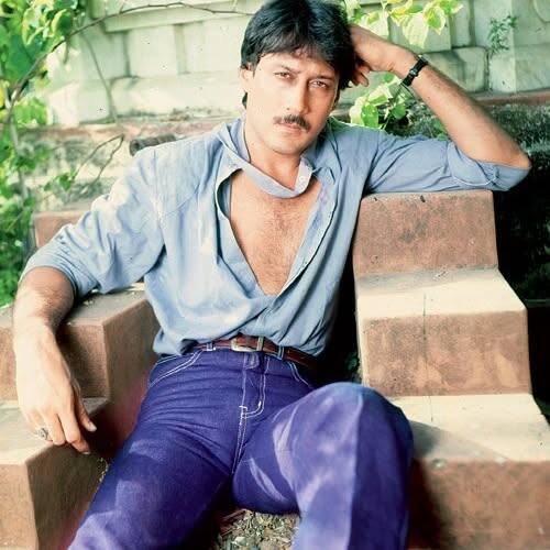 आज बात कर रहे हैं सबके फेवरेट जैकी श्रॉफ की. 1 फरवरी को जैकी श्रॉफ अपना 68वां बर्थडे सेलिब्रेट करने जा रहे हैं. जितना दिलचस्प उनका एक्टिंग स्टाइल और बोलचाल है, उतनी ही दिलचस्प उनकी लाइफ स्टोरी है.