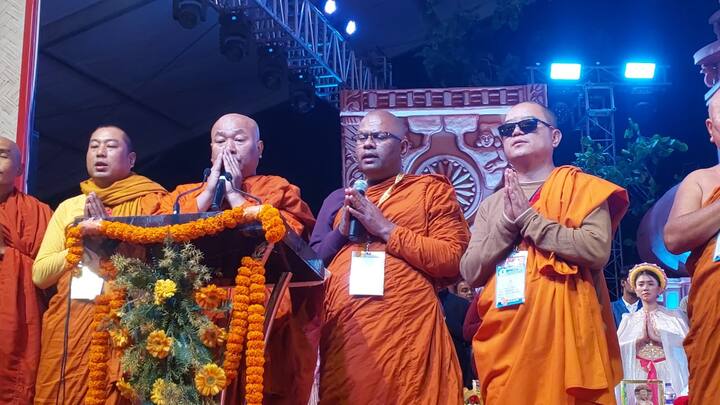 नीतीश मिश्रा ने कहा कि पर्यटन विभाग बिहार को देश और अंतर्राष्ट्रीय मानचित्र पर स्थापित करने की दिशा में कार्य कर रहा है. बिहार में पर्यटन की असीम संभावनाएं हैं. हम यह कोशिश कर रहे हैं कि बिहार के सभी पर्यटक स्थलों का विकास किया जाए. बिहार में देश के विभिन्न प्रमुख धर्मों की बुनियाद बिहार से जुड़ी हैं.