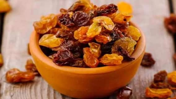 ਰੋਜ਼ ਕਿਸ਼ਮਿਸ਼ ਖਾਣ ਦੇ ਅਦਭੁਤ ਫਾਇਦੇ, ਹੱਡੀਆਂ ਦੀ ਮਜ਼ਬੂਤੀ ਤੋਂ ਲੈ ਕੇ ਇਮਿਊਨਿਟੀ ਵਧਾਉਣ 'ਚ ਮਦਦਗਾਰ