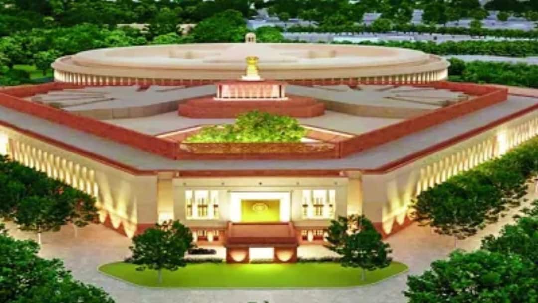 Parliament Budget Session : आजपासून 18 व्या लोकसभेचे पहिले अर्थसंकल्पीय अधिवेशन; राष्ट्रपती संसदेच्या दोन्ही सभागृहांना संबोधित करणार, आर्थिक सर्वेक्षणही सादर होणार First Budget Session of 18th Lok Sabha from today 31 jan President will address both Houses of Parliament Economic Survey will also be presented Parliament Budget Session : आजपासून 18 व्या लोकसभेचे पहिले अर्थसंकल्पीय अधिवेशन; राष्ट्रपती संसदेच्या दोन्ही सभागृहांना संबोधित करणार, आर्थिक सर्वेक्षणही सादर होणार