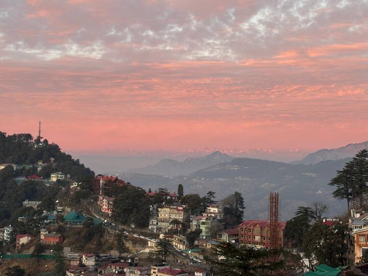 संदीप कुमार शर्मा ने बताया कि तीन फरवरी की देर शाम प्रदेश में एक पश्चिमी विक्षोभ के प्रदेश में सक्रिय होने का अनुमान है. इसके चलते 4 फरवरी को प्रदेश के ज्यादातर हिस्सों में बारिश और ऊपरी इलाकों में बर्फबारी होने की संभावना है. हालांकि 5 फरवरी के बाद से प्रदेश में मौसम साफ बना रहेगा.