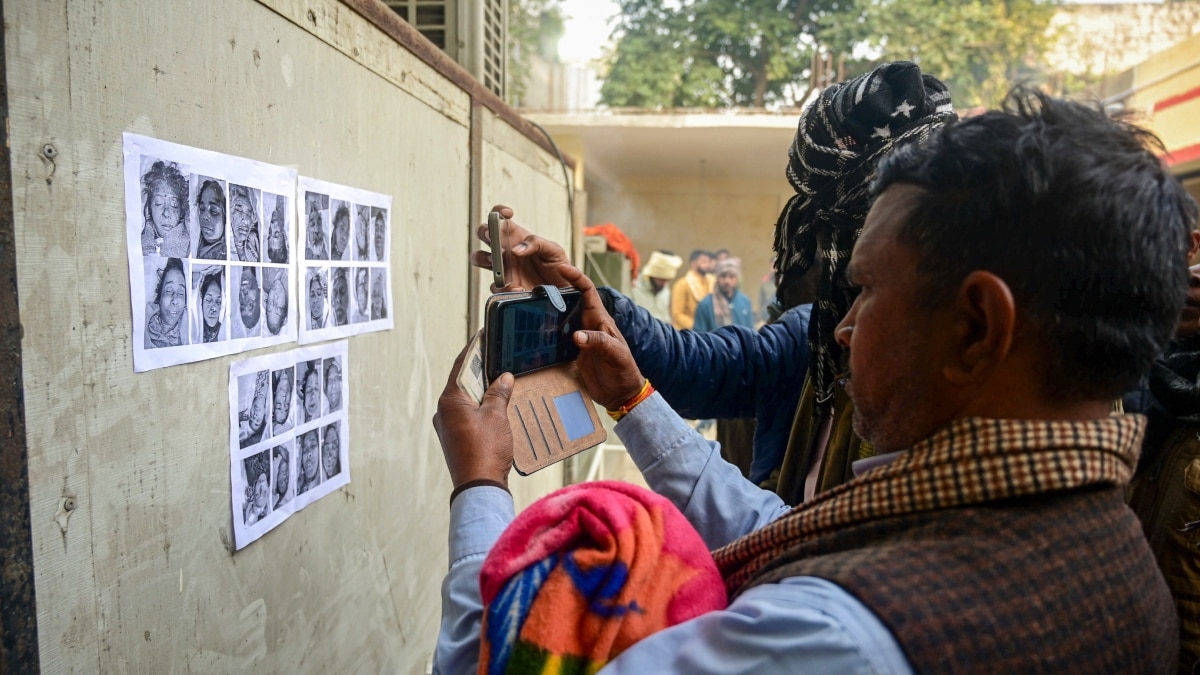 महाकुंभ हादसा: भगदड़ में मरने वाले श्रद्धालुओं की तस्वीरें जारी, पोस्टमार्टम हाउस में रखे शव