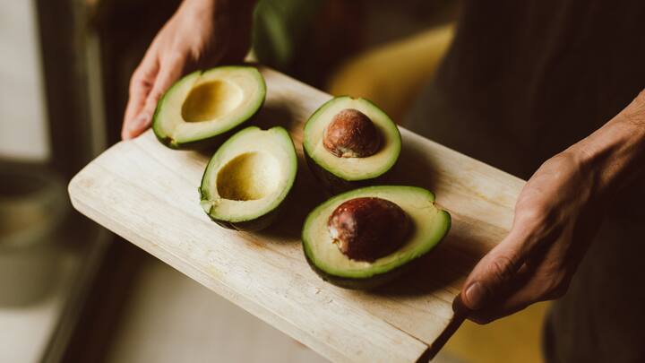 2. Avocado: Avocados have high content of healthy fats like omega 3 fatty acids. This helps in supporting brain health and regulating mood. It also produces mood enhancing chemicals in the brain with the support of folate and vitamin K. (Image Source: Canva)