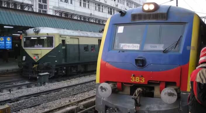 જોકે, એ જરૂરી નથી કે તમને સીટ મળે. પરંતુ દંડ અને ભાડું ચૂકવ્યા પછી તમે તમારી મુસાફરી ચાલુ રાખી શકો છો. તમારી આગળની મુસાફરી ચાલુ રાખવા માટે TTE તમને હેન્ડહેલ્ડ મશીનમાંથી ટિકિટ પણ આપશે.