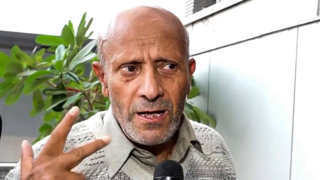 AIP Leaders Taken in Custody over Hunger Strike for Engineer Rashid Unable to Attend Parliament Budget Session ANN तिहाड़ जेल में भूख हड़ताल पर बैठे सांसद इंजीनियर राशिद, AIP कार्यकर्ताओं का भी प्रदर्शन