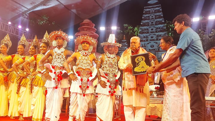 मंत्री ने कहा कि बिहार की ब्रांडिंग को अंतर्राष्ट्रीय स्तर पर की जा रही है, ताकि विश्व भर के पर्यटक बोधगया देखने आएं. जो एक बार बोधगया आता है उसके दिल में बोधगया बस जाता है. सभी अतिथि हमारे लिए देव समान हैं. बोधगया वासियों से आग्रह है कि अतिथि देवो भव की तर्ज पर काम करें. यह महोत्सव पूरी दुनिया को बिहार की सभ्यता-संस्कृति को दर्शाने का माध्यम है.