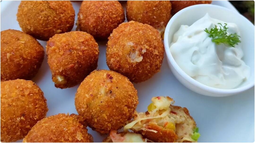 Chicken Cheese Ball : టేస్టీ టేస్టీ చికెన్ చీజ్ బాల్స్ రెసిపీ.. పర్ఫెక్ట్ స్నాక్ కోసం దీనిని తయారు చేసుకోండిలా Chicken Cheese Ball Recipe Crispy and Tasty with Easy to Follow Instructions and Ingredients Chicken Cheese Ball : టేస్టీ టేస్టీ చికెన్ చీజ్ బాల్స్ రెసిపీ.. పర్ఫెక్ట్ స్నాక్ కోసం దీనిని తయారు చేసుకోండిలా