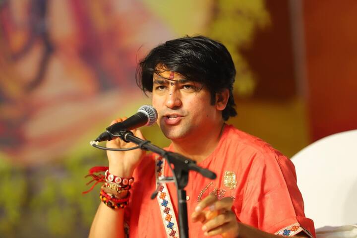 उन्होंने कहा कि अखाड़ा परिषद के अध्यक्ष ने प्रशासन से पहले ही कह दिया था कि ये चार से पांच दिन बहुत संभलकर रहना चाहिए, कुछ न कुछ करना चाहिए, क्योंकि कोई अप्रिय घटना घट सकती है. जब हमें पता चला तो हमने वीडियो के माध्यम से कहा कि कृपा करके इस स्थिति से बचा जाए.