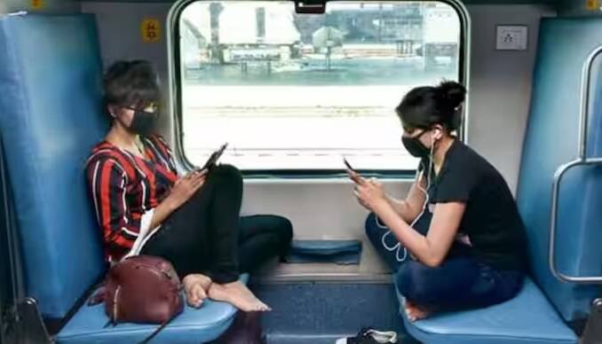 અને જો તમે તમારી યાત્રા આગળ વધારવા માંગતા હોવ તો પછી તમારે તે સ્ટેશન સુધીનું ભાડું ચૂકવવું પડશે. જો તમે સ્લીપર કે એસી કોચમાં છો પછી તમારે તે કોચ પ્રમાણે ભાડું ચૂકવવાનું રહેશે. જો સીટ ખાલી હોય તો આવા કિસ્સામાં TTE પણ તમને સીટ આપી શકે છે.