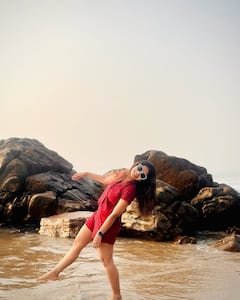 Ananya Nagalla : అనన్య నాగళ్ల బీచ్ లుక్స్.. ఈ భామ హెల్త్​కి చాలా డేంజర్​ అంటోన్న ఫ్యాన్