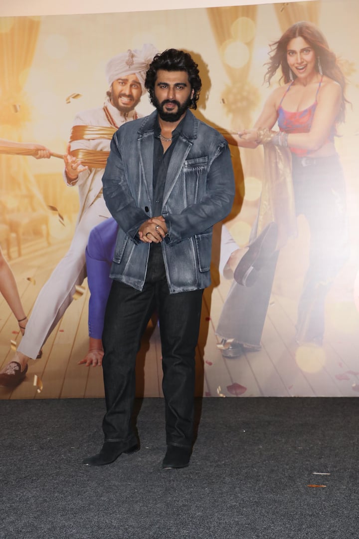 Arjun Kapoor looked stylish in a grey jacket, black pants, and a full-grown beard.