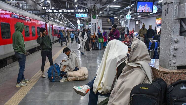 Mahakumbh prayagraj DM asked to close Sangam railway station due to increasing crowd महाकुंभ: क्या बंद होगा प्रयागराज संगम रेलवे स्टेशन? प्रयागराज DM की इस चिट्ठी से लगे कयास