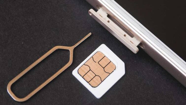 क्या होता है eSIM! जानें कैसे फिजिकल सिम कार्ड से होता है अलग What is eSIM Know how it is different from a physical SIM card क्या होता है eSIM! जानें कैसे फिजिकल सिम कार्ड से होता है अलग