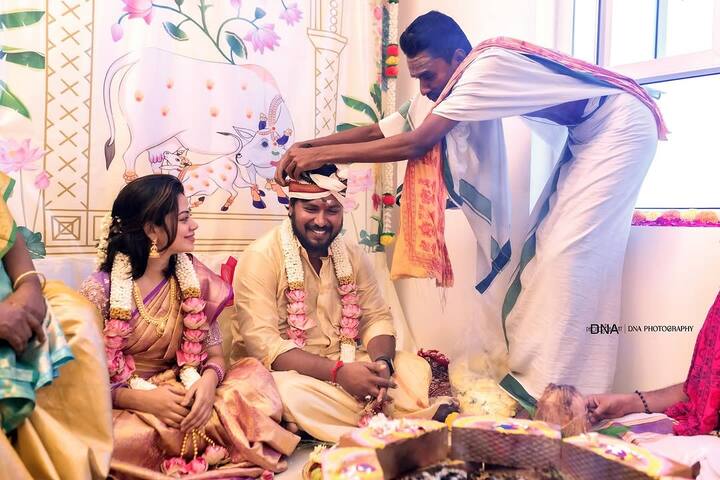 சில தனியார் சேனல்களில் செய்தி வாசிப்பாளராக பிரபலம் ஆனவர் தான் அனிதா சம்பத். பிக்பாஸ் வாய்ப்பை தன்னுடைய நண்பர்கள் மூலம் கைப்பற்றிய இவர், பிக்பாஸ் வீட்டில் தன்னுடைய வாழ்க்கையில் பட்ட பல கஷ்டங்கள் பற்றி பேசி இருந்தார்.