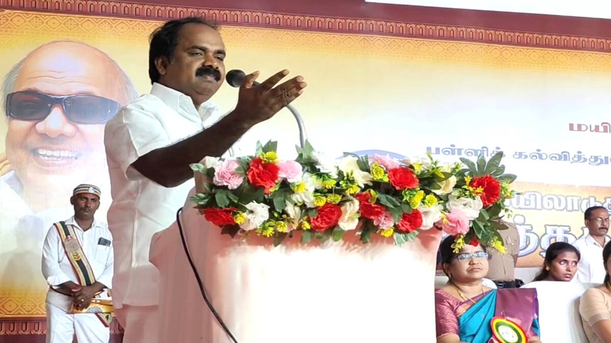 மயிலாடுதுறையில் தொடங்கியது 3 வது புத்தகத் திருவிழா.. கொண்டாட்டத்தில் வாசகர்கள்...!