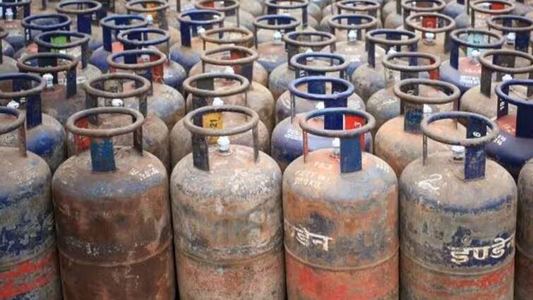 Ahead of union budget commercial gas cylinder price reduced as monthly review Gas Cylinder: பட்ஜெட்டிற்கு முன்பே ஜாக்பாட்..! சிலிண்டர் விலையை குறைத்து அறிவிப்பு - எவ்வளவு தெரியுமா?