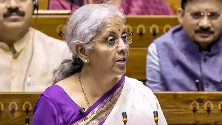 केंद्रीय अर्थसंकल्पातून महाराष्ट्रालालाही भरगोस निधी देण्यात आला असून महाराष्ट्रातील रेल्वे प्रकल्पांना गती देण्याचं कामही या बजेटमधून होत आहे.