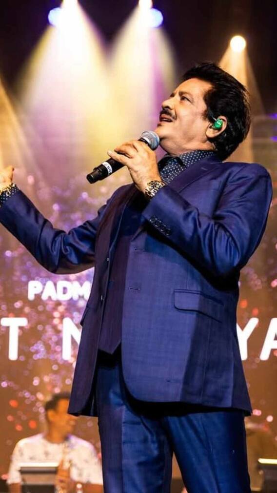 लाइव इवेंट में उदित नारायण ने किया लिप किस, वीडियो वायरल