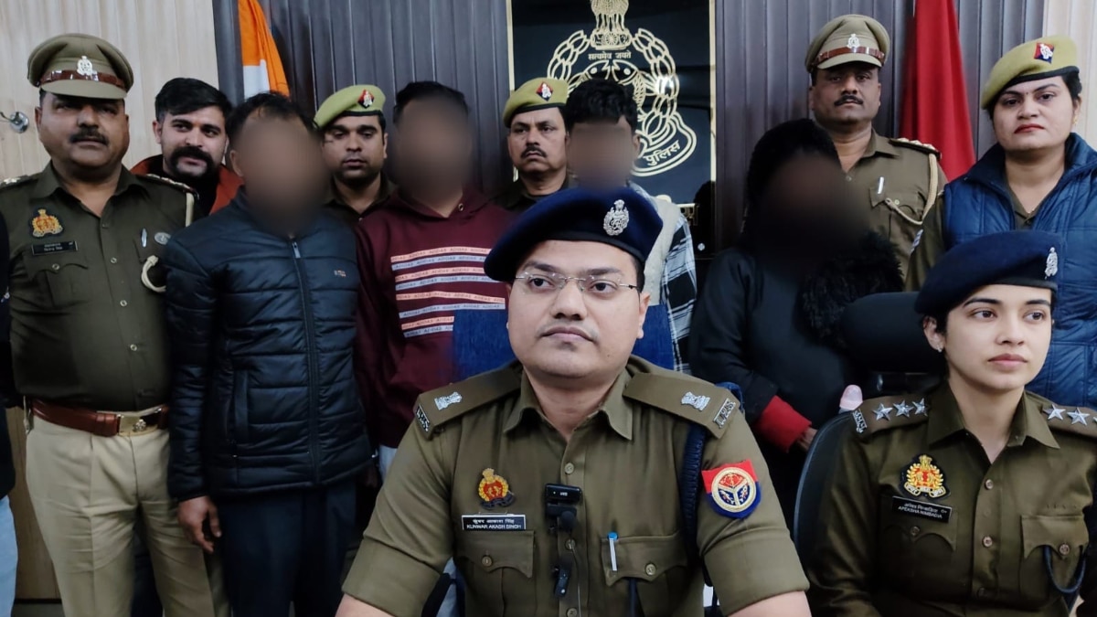 Moradabad: गरीबी से तंग आकर मां ने डेढ़ साल के बच्चे को बेचा, पैसे ना मिलने पर लिखाई झूठी FIR, 4 गिरफ्तार