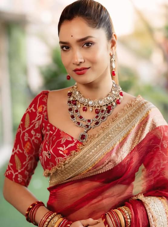 टीवी एक्ट्रेस और लाफ्टर शेफ 2 की कंटेस्टेंट अंकिता लोखंडे को महंगी कारों का बहुत शौक हैं. उनके कार कलेक्शन में कई एक्सपेंसिव गाड़िया हैं. इनमें पोर्श 718 बॉकसस्टर, जगुआर एक्सएफ जैसी गाड़ियां शामिल हैं.