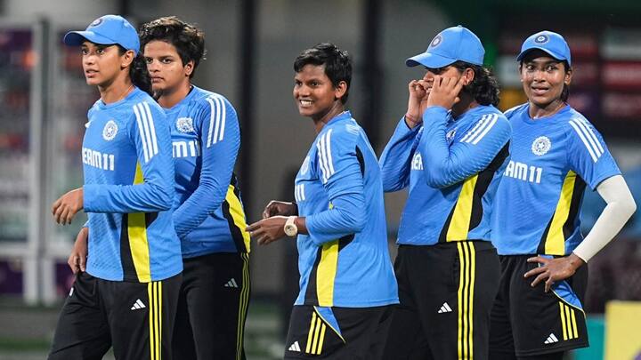 दीप्ति 101 वनडे मैच भी खेल चुकी हैं. उन्होंने इस दौरान 2154 रन बनाए हैं. वे इस फॉर्मेट में 1 शतक और 12 अर्धशतक लगा चुकी हैं. दीप्ति ने 130 विकेट भी लिए हैं.