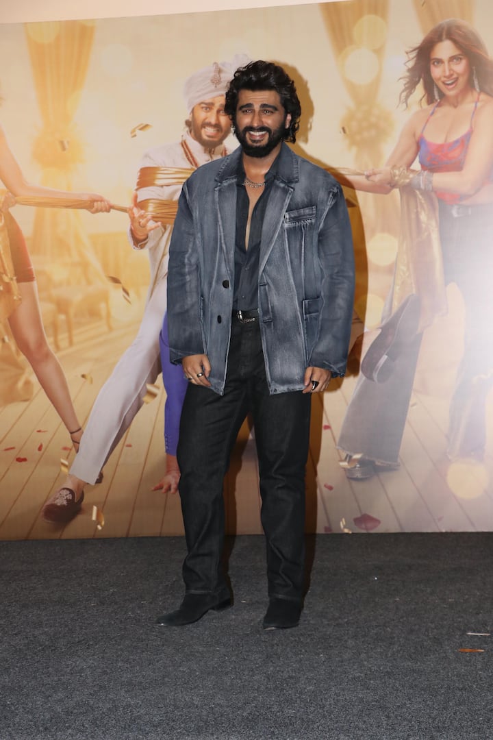 The film is presented by Vashu Bhagnani and Puja Films and directed by Mudassar Aziz.