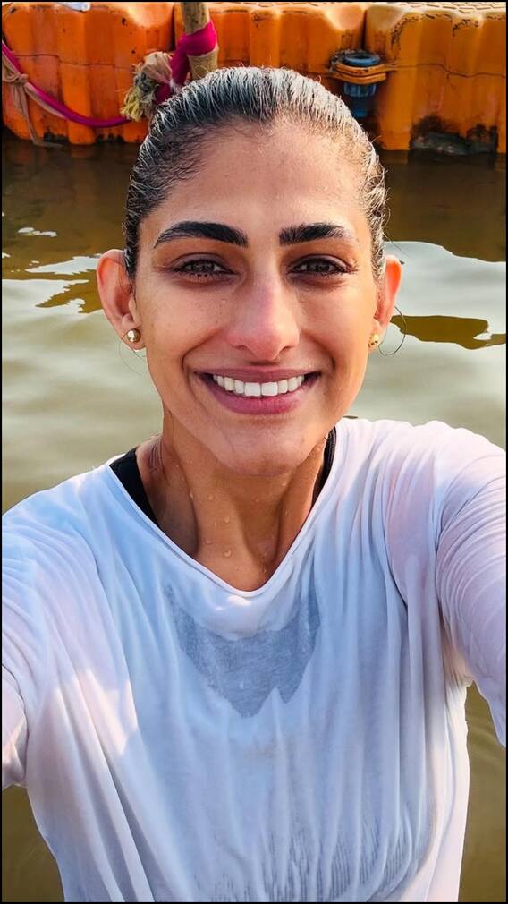 शाहिद कपूर की फिल्म देवा की एक्ट्रेस ने लगाई संगम में डुबकी