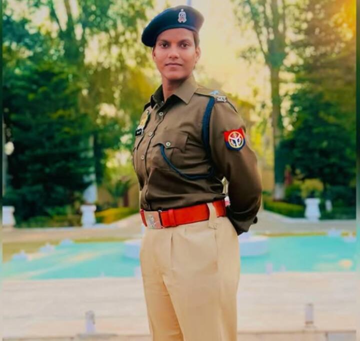 दीप्ति को प्राइज मनी के तौर पर 3 करोड़ रुपए मिले थे. उन्हें यूपी पुलिस से हर महीने सैलरी मिलेगी या नहीं इसको लेकर अभी तक आधिकारिक जानकारी नहीं मिली है. लेकिन डीएसपी की सैलरी 56100 रुपए से शुरू होती है. इसके साथ कई भत्ते भी मिलते हैं.