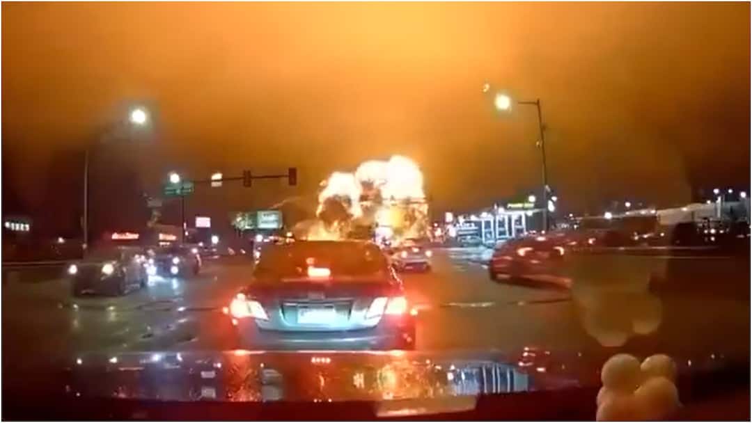 US Plane Crash Jet Crashes Near Shopping Mall After Take Off In Philadelphia US Plane Crash: అమెరికాలో మరో విమాన ప్రమాదం, టేకాఫ్ అయిన సెకన్లలోనే క్రాష్ - ఆరుగురు దుర్మరణం