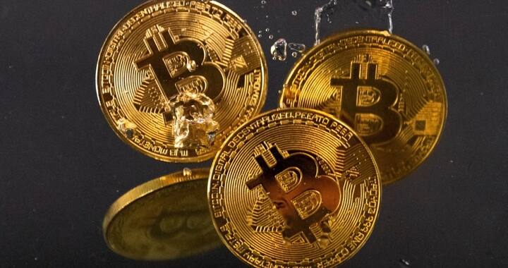 कंपनी का कहना है कि सोने से बने इन फोन्स को बनाने के लिए क्रिप्टोकरेंसी से प्रेरणा ली गई है.