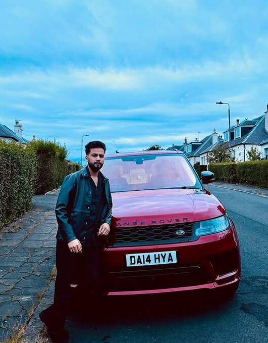 बिग बॉस ओटीटी 2 के विनर और यूट्यूबर एल्विश यादव को भी कारों का शौक हैं. उनके कलेक्शन में मर्सिडीज बेंज एएमजी ई 53 कैब्रियोलेट, टोयोटा फॉर्च्यूनर लेजेंडर शामिल हैं.