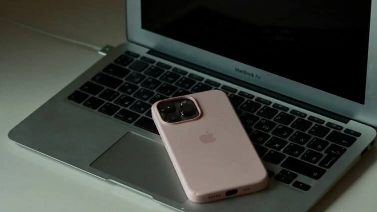 iphone and mac users are at risk of data theft as security flaw found in apple chips iPhone और Mac यूजर्स के लिए खतरे की घंटी! Apple की चिप में मिली ये बड़ी कमी, चोरी हो सकता है डेटा