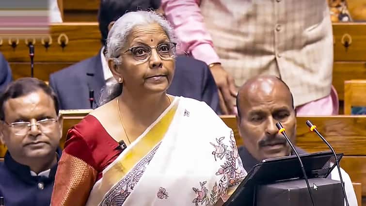 Budget 2025 Highlights in Tamil Union Budget 2025 Key Takeaways Budget 2025 Highlights: தமிழ்நாட்டிற்கு அல்வா... வருமான வரியில் சர்ப்ரைஸ்... பட்ஜெட் 2025-ன் சிறப்பம்சங்கள்...