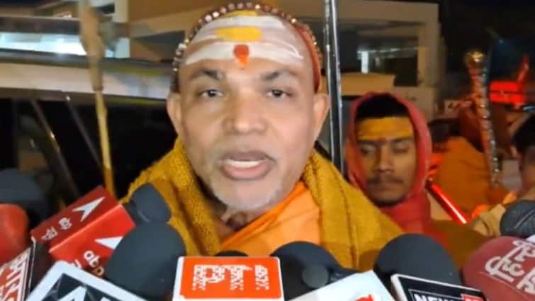 Shankaracharya Swami Avimukteshwaranand Saraswati said People want to give Moksha to Dhirendra Shastri शंकराचार्य स्वामी अविमुक्तेश्वरानंद सरस्वती बोले- धीरेंद्र शास्त्री अगर दिख जाएं तो लोग उन्हें...