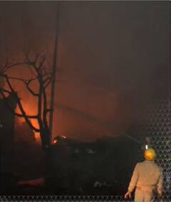 Ghaziabad में सिलेंडर से भरे ट्रक में लगी भीषण आग | ABP NEWS SHORTS