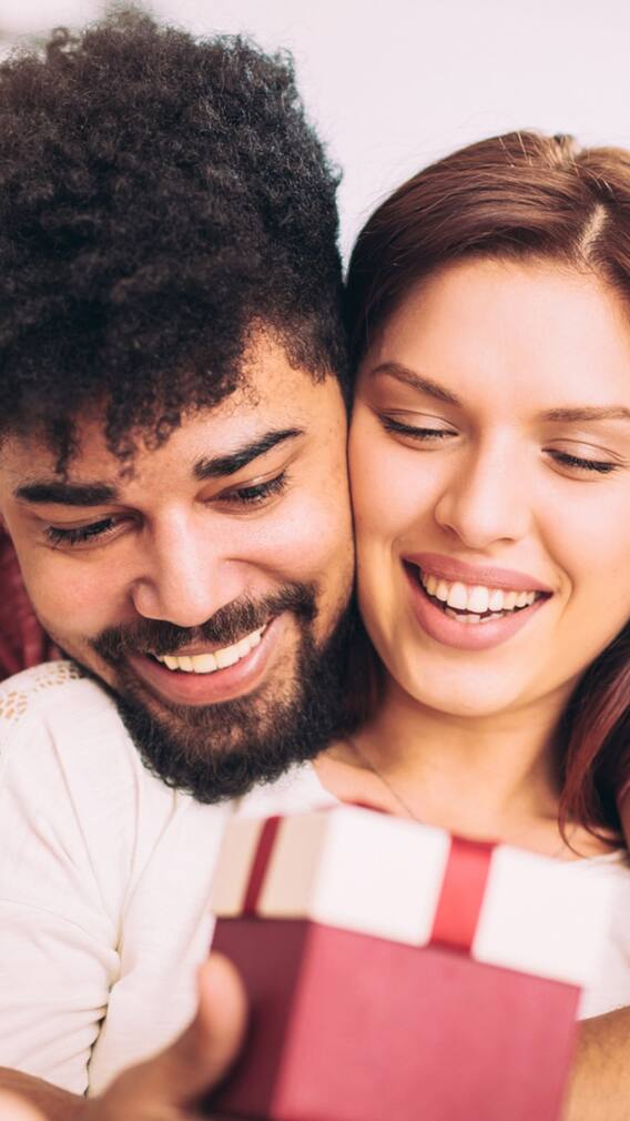 Valentine Day पर अपने पार्टनर को दें ये Gifts! Amazon दे रहा है गजब का डिस्काउंट