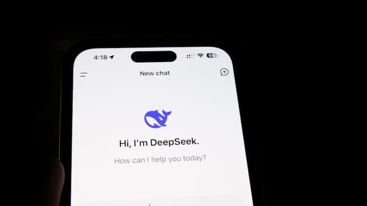 DeepSeek app holds top position in download across 140 market with most users from india कम नहीं हो रहा DeepSeek चैटबॉट का क्रेज, 140 देशों में टॉप पर पहुंचा, भारत से सबसे ज्यादा नए यूजर्स
