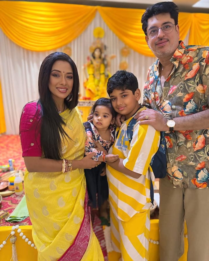 The actress also shared a picture with her Anupamaa co-star Alpana Buch and director Anurag Basu.