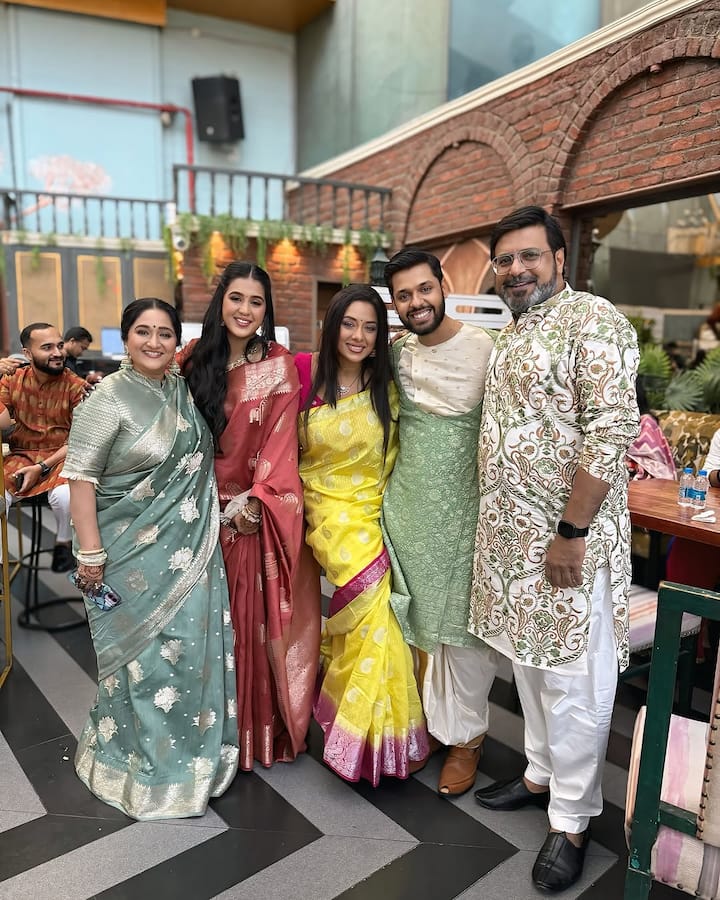 She posted moments from the day, capturing her vibrant celebrations with family and the cast of Anupamaa.