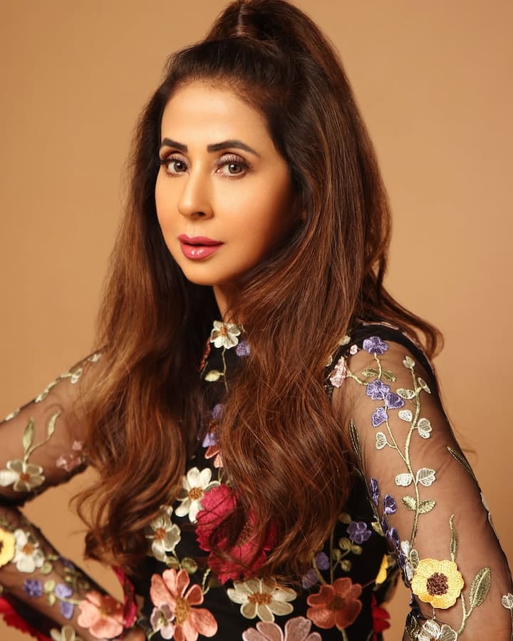 सालों से बेरोजगार है ‘रंगीला गर्ल’, एक गलती ने बर्बाद कर दिया था टॉप करियर 7 उर्मिला के फिल्मों की बात करें तो इस लिस्ट में ‘जानम समझा करो’, ‘हम तुमपे मरते हैं’, ‘दिल्लगी’, ‘सत्या’, ‘मस्त’, ‘खूबसूरत’ जैसी फिल्मों का नाम शामिल है. आखिरी बार वो फिल्म ‘ब्लैकमेल’ में नजर आई थी.