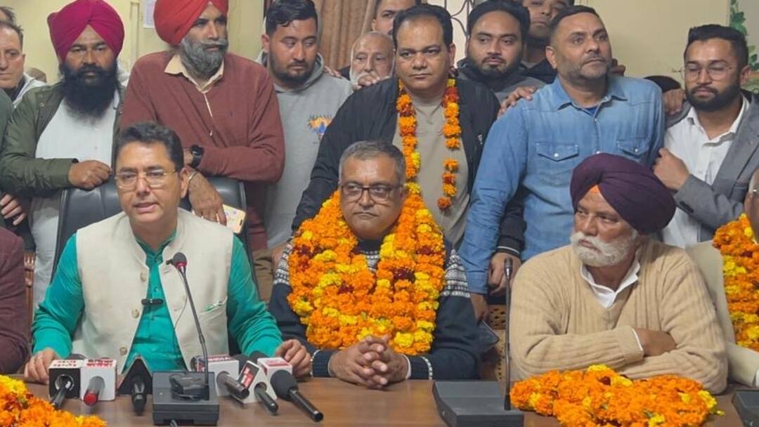 फगवाड़ा मेयर चुनाव में कम सीट के बाद भी जीती AAP, कांग्रेस-बीएसपी गठबंधन कैसे हुई नाकाम Ram Pal Uppal elected Phagwara Municipal Corporation mayor Aman Arora Congress फगवाड़ा मेयर चुनाव में कम सीट के बाद भी जीती AAP, कांग्रेस-बीएसपी गठबंधन कैसे हुई नाकाम