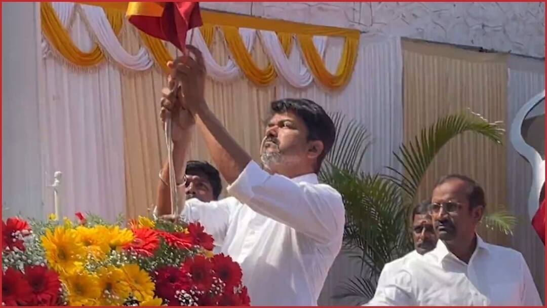 TVK 2nd Year: 2ம் ஆண்டில் தவெக.. தலைவர்கள் சிலை திறப்பு.. சுடச்சுட உணவு.. களைகட்டிய பனையூர்...