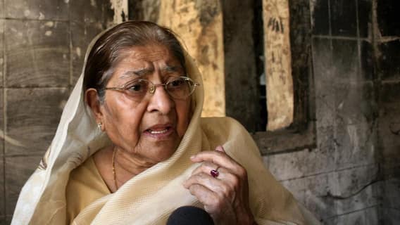Zakia Jafri : गुजरात दंगलीत गुलबर्ग सोसायटीत जिवंत जळालेल्या माजी खासदार एहसान जाफरींच्या पत्नी झाकिया यांचे निधन, न्यायासाठी शेवटपर्यंत 'सर्वोच्च' लढा