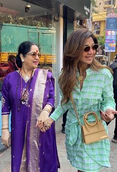 Shamita Shetty Birthday: बहन शिल्पा और फैमिली संग बर्थडे लंच पर पहुंचीं शमिता शेट्टी, स्टाइलिश लुक में लूटी महफिल