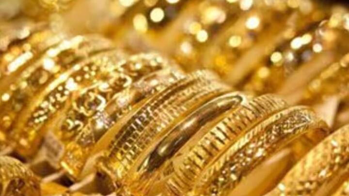 ऑल इंडिया सराफा असोशिएशनच्या म्हणण्यांनुसार सोन्याच्या वाढत्या मागणीमुळे हा दर वाढला आहे. सोबतच डॉलरच्या तुलनेत रुपया घसरल्यामुळेही सोन्याचा भाव वाढल्याचे म्हटले जात आहे.