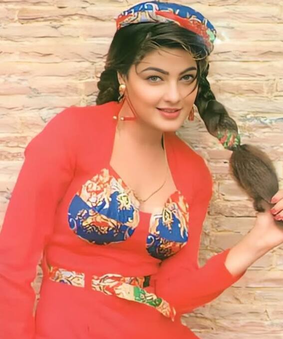 इस बात से वाकिफ ममता ने मजाक में बॉबी से कहा कि अगर वह अपने ऑफर पर आगे बढ़ना चाहते हैं, तो उन्हें पहले पूजा की परमिशन लेनी होगी. इसके बाद ही वह इस पर सोचेंगी.