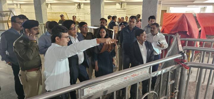 मध्य प्रदेश सरकार के अपर मुख्य सचिव डॉ राजेश राजौरा ने दो दिनों से उज्जैन में डेरा डाल रखा है. वे खुद सिंहस्थ की तैयारी को लेकर मैराथन बैठक ले रहे हैं और धरातल पर जाकर तैयारी का जायजा भी ले रहे हैं.